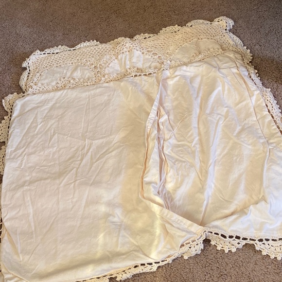 Cottagecore Crochet Pillowcase Set - Picture 3 of 3